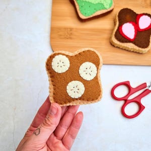 Patrón de costura para mini rebanadas de pan tostado de fieltro con diferentes ingredientes: Comida de juguete para juegos de imitación (PDF)