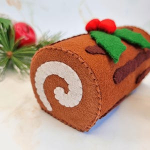 Felt Yule Log Sewing Pattern: easy DIY Christmas Play Food Cake Toy (PDF)