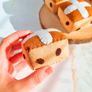 Felt Hot Cross Buns Sewing Pattern: easy DIY Play Food for Kids (PDF)