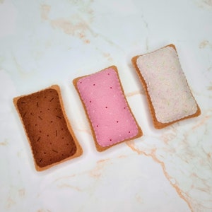 Toaster Pastry (100% wool felt) for kids pretend play shop, cafe, kitchen, felt food roleplay and birthday gifting