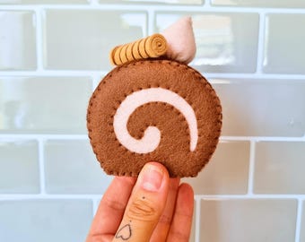 Felt Swiss roll cake slices sewing pattern: easy DIY sweet treat kids play toys (PDF)