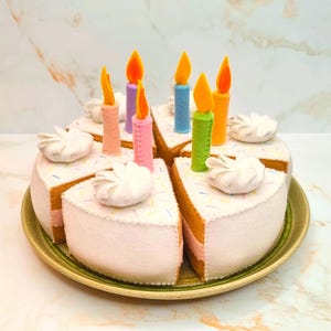 Felt Birthday Cake with Candles PDF Pattern and Tutorial, easy and beginner friendly kids felt food and dessert pattern for pretend play