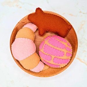 Felt Mexican Pan Dulce PDF Sewing Pattern - easy conchas, marranitos and cuernitos templates, felt food for beginners with photo tutorial