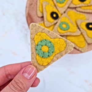 Felt Mexican Nachos PDF Sewing Pattern & Tutorial, easy beginner friendly felt food sewing pattern for kids pretend play roleplay, gifting