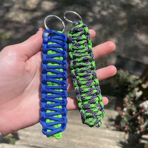 Portachiavi Paracord King Cobra Fatto A Mano – Con Moschettone, Glow In The Dark, Multicolore