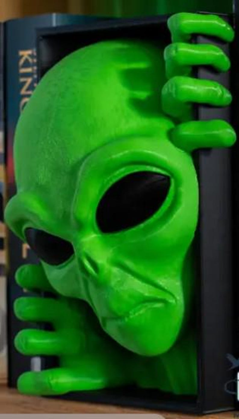 Alien Book Nook | Reading is Out of This World! | Book End | Veteran ...