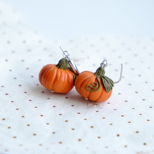 Kürbis Ohrringe, Obst Ohrringe, orange Ohrringe, orange gebrannt, seltsame Ohrringe, Porzellan Ohrringe, Herbst Ohrringe, ungewöhnlicher Schmuck,