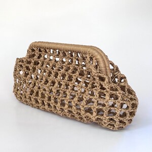 Bolso de mano de verano de malla de crochet de rafia: natural, aireado, de red y calado. imagen 3