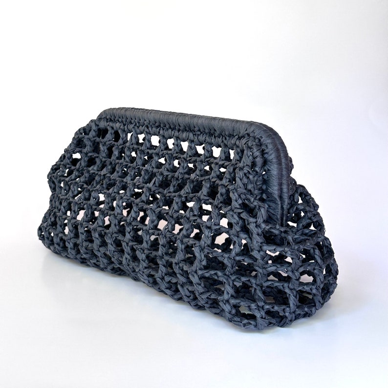 Bolso de mano de verano de malla de crochet de rafia: natural, aireado, de red y calado. imagen 11