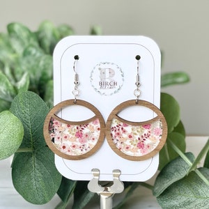 Acrylic and Wood Earrings, Dusty Pink Floral Earrings, Dangle Earrings, Lightweight Earrings, Floral Earrings, Boho Earrings