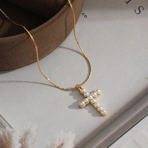 Sterlingzilveren parel kruisketting, sierlijke kruishanger, kruisketting, cadeau kruishanger, religieuze charmes, christelijk cadeau