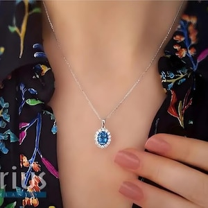 Collier femme topaze bleue coupe ovale, élégant collier de mariée diamant, collier de pierres précieuses délicat, collier de mariage fait main, cadeau d'anniversaire