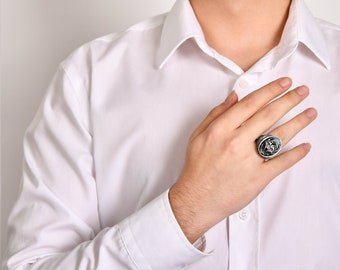 Fantastisk vargsignetring, handmålad djurring i 24 karat guld, statementring med svart diamant, ädelstenssmycken, chunky ring, present till maken