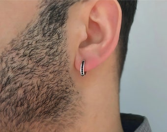 Orecchino a cerchio da uomo unico, cerchio con pavé di diamanti neri, orecchino a cerchio Huggie minuscolo in oro 8K, orecchino nero da uomo, orecchino minimalista, regalo per fidanzato