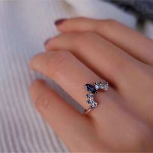 Bague couronne avec topaze bleue de Londres, bague diamant pour femme, bague tendance en or massif 14 carats, bague fine avec pierres précieuses, bijoux de mariée, cadeau romantique