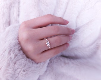 Bague solitaire en saphir blanc taille princesse, bague de promesse délicate en or 14 carats, bague de fiançailles diamants minimaliste, bijoux tendance, cadeau femme