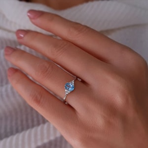 Einzigartiger ovaler blauer Topasring, Qualitäts-Diamant-Brautring, 8K Gold-Verlobungsring, handgemachter Versprechensring, Edelsteinschmuck, Frauengeschenk