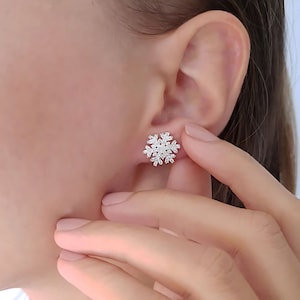 Diamond Snowflake Stud Earrings, 14K Gold Holiday Earrings, Handmade Bridal Earrings, Gemstone Statement Earrings, Winter Jewelry, Mom Gift