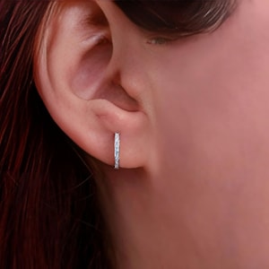 Créoles diamant, Boucles d'oreilles délicates en or pour femme, Boucles d'oreilles tendance avec pierres précieuses, Bijoux faits main, Créoles Huggie uniques, Cadeau d'anniversaire