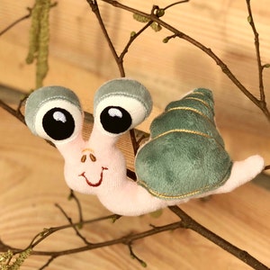 Snail embroidery design animal cuddly toy In The Hoop plush toy  4x4 hoop ITH cute pendant machine embroidery