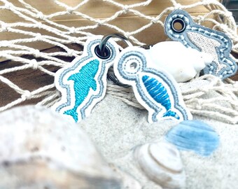 Fische Anhänger Stickdatei für 10x10 Rahmen In The Hoop maritime Mini-Charms Stickdesign ITH Maschinenstickerei Set mit 9 Fischanhängern