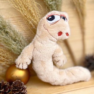 Worm ITH embroidery file 5x7&#39;&#39; (13x18cm), soft toy in the hoop embroidery design, stuffed toy lugworm for machine embroidery