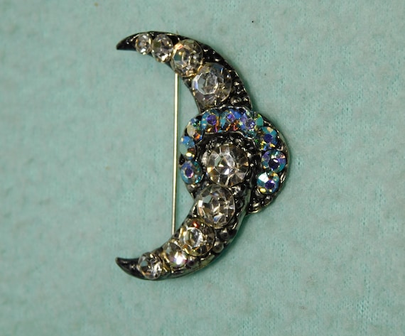 Crescent Moon Shape Vintage Brooch #353