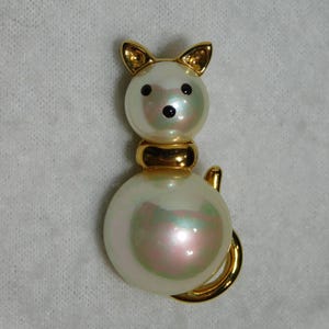 Vintage Carolee Gold Tone Faux Pearl Cat Brooch #16