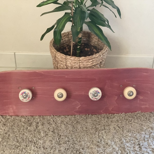 porte manteau skateboard rose