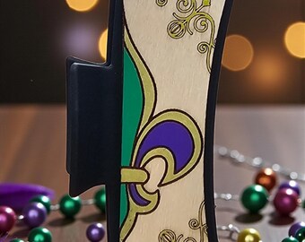 Haarclip Mardi Gras Fleur de Lis | Paarsgroen en goudglitter | 4,1" klauwclip