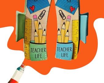 Handgeschilderde Teacher Life-haarspeldjes met bijpassende oorbellen beschikbaar