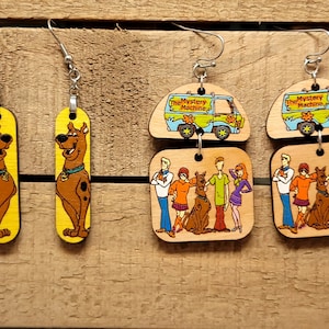 Pendientes de perro misterioso pintados a mano