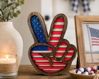 Patriotisches Friedenszeichen SVG | Amerikanische Flagge Laser Cut Datei | 4th of Jul Holzschild | Stars and Stripes Kantenhocker | Glowforge XTool-Datei