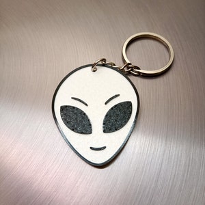 Alien Head Keychain 3D Printed Figurine Space Gift Personalized Key Handmade Unique Alien Lover Keychain Spacecraft Souvenir image 1