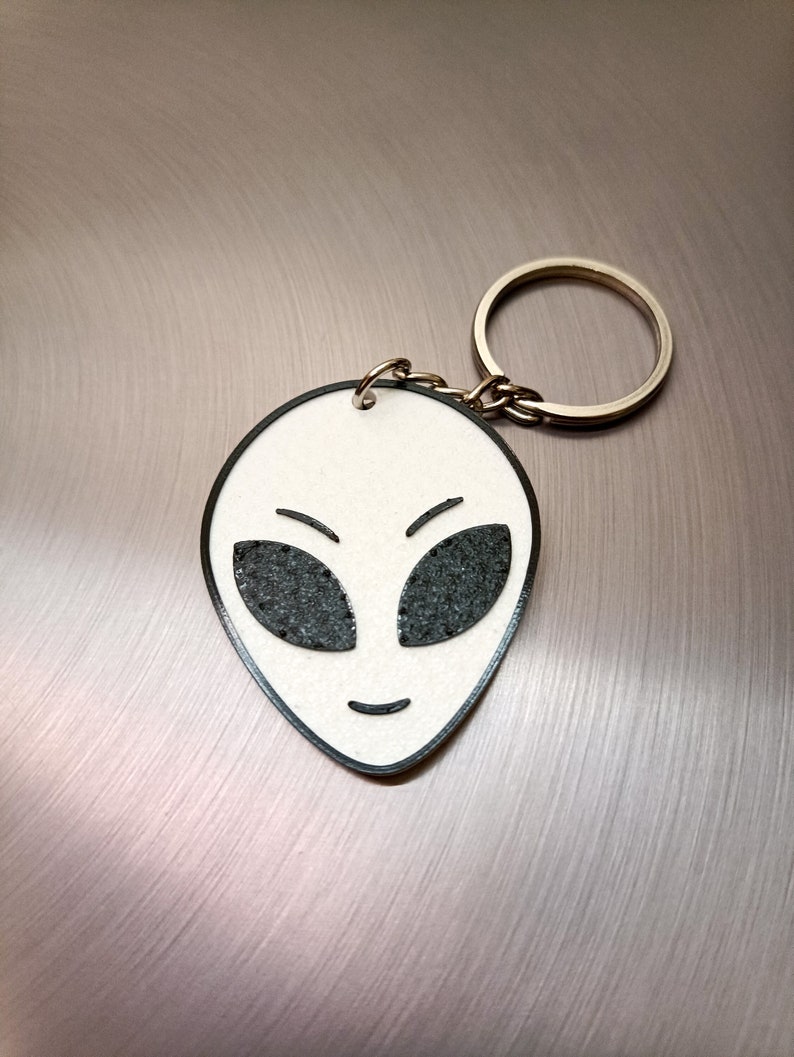 Alien Head Keychain 3D Printed Figurine Space Gift Personalized Key Handmade Unique Alien Lover Keychain Spacecraft Souvenir image 1