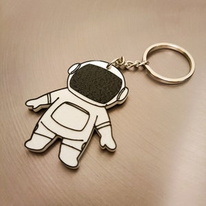 Explore our 3D printed spaceman astronaut keychain, a must-have accessory for space enthusiasts. Elevate your style with this unique cosmic gift. Ideal for gifting or personal use, it's a perfect blend of artistry and functionality. Shop Nine3D