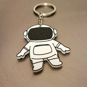 Explore our 3D printed spaceman astronaut keychain, a must-have accessory for space enthusiasts. Elevate your style with this unique cosmic gift. Ideal for gifting or personal use, it's a perfect blend of artistry and functionality. Shop Nine3D