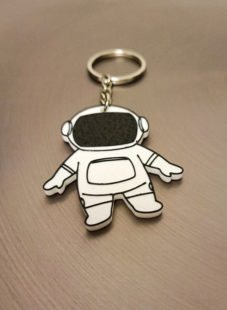 Explore our 3D printed spaceman astronaut keychain, a must-have accessory for space enthusiasts. Elevate your style with this unique cosmic gift. Ideal for gifting or personal use, it's a perfect blend of artistry and functionality. Shop Nine3D