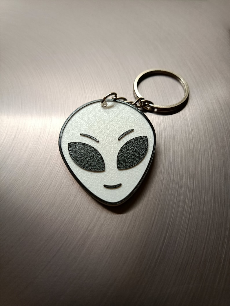 Alien Head Keychain 3D Printed Figurine Space Gift Personalized Key Handmade Unique Alien Lover Keychain Spacecraft Souvenir image 4