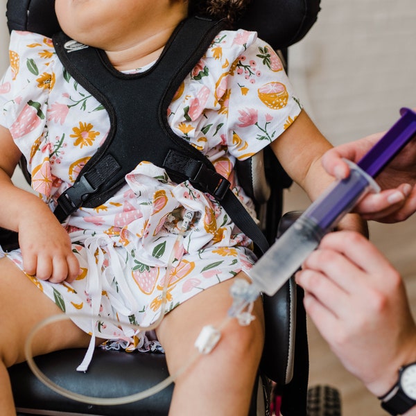 G-Tube / Futterschlauch barrierefreie adaptive Kleidung mit Windelzugang für Kinder mit besonderen Bedürfnissen