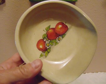 Darling Vintage 1980s Stoneware Pottery Spoon rest with hand painted apple design by "Shaker and  Thangs" Marshall Pottery- stamp on bottom