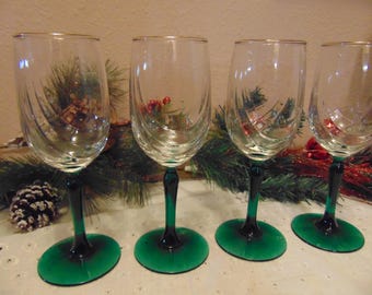 Beautiful Vintage Libbey Crystal Green Stemmed wine glasses with gold rim and with Optic drape pattern. Set of 4.