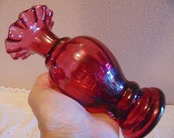 Beautiful vintage preowned Fenton Cranberry Vase with ribbed design and ruffled top