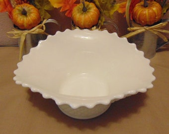 Beautiful Vintage Hobnail Westmoreland Milk Glass Bowl in beautiful condition