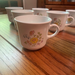 Vintage Corning Corelle Coffee Mugs Teacups 8 Oz Set of 2 Wildflower Spring  Meadow 