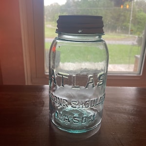 Atlas Strong Shoulder Mason Jar with Lid