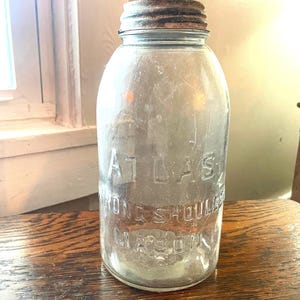 Atlas Strong Shoulder Jar with Zinc Lid