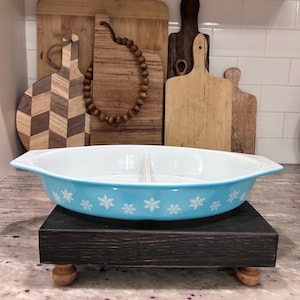 PYREX 1 1/2 qt. Turquoise Snowflake Divided Dish *NO Lid