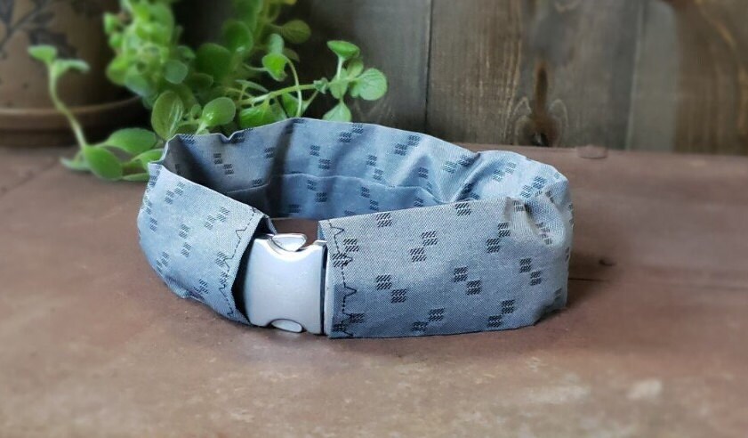 Vintage fabric dog collar cover. Heavy duty extra thick collar wrap. Slips over an existing collar. No ruffle, smooth fit. Machine washable