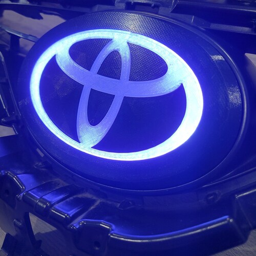 In-Depth Look At The 2020 Toyota Camry SE Black Emblems - Foto 11